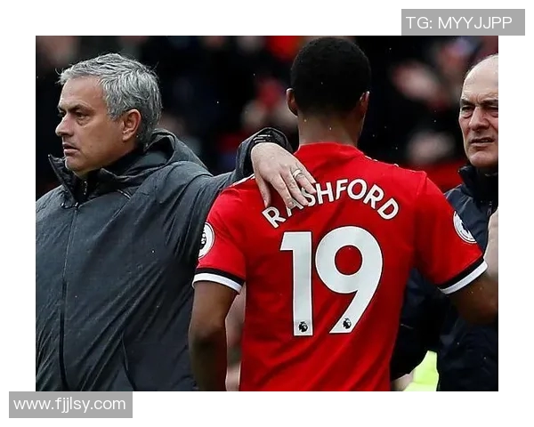 切尔西引发球迷热议 其最新行为激起广泛讨论与争议 切尔西引发球迷热议 其最新行为激起广泛讨论与争议